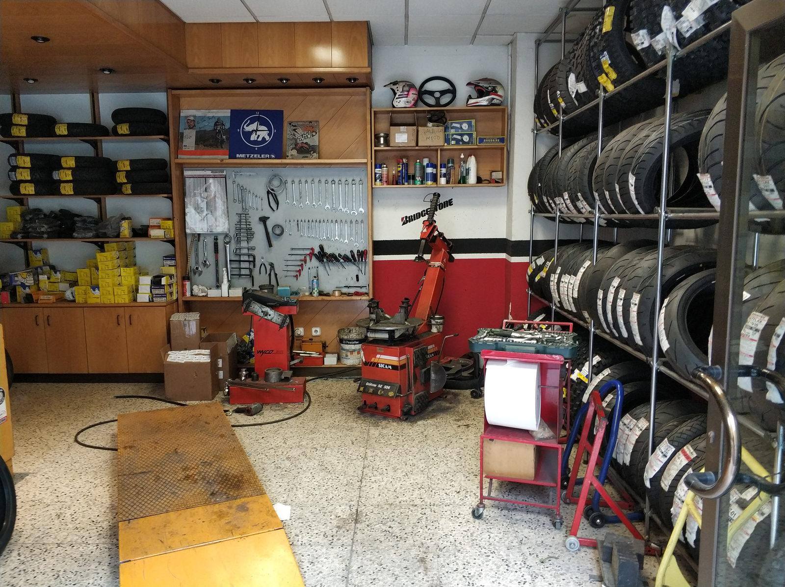 Motos